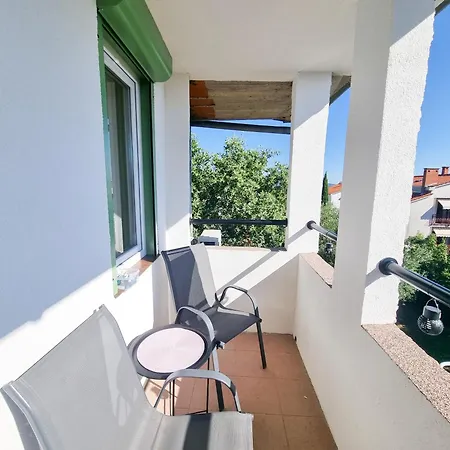 1 Apartment *