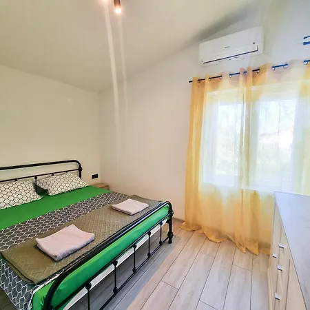 1 * Pinezići