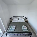 1 * Pinezići